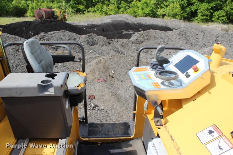 image for item L1996 2010 Volvo MT2000 pavement milling machine