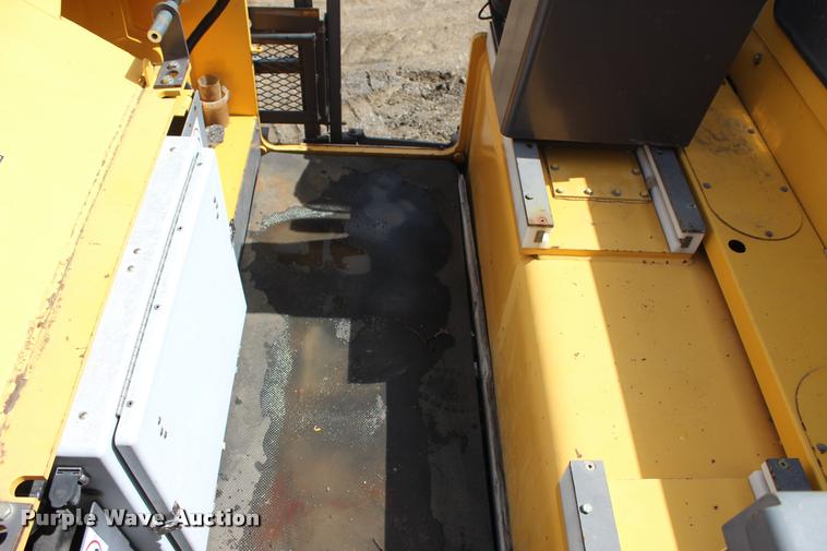 image for item L1996 2010 Volvo MT2000 pavement milling machine