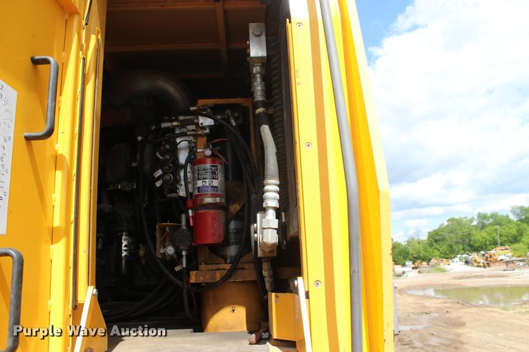 image for item L1996 2010 Volvo MT2000 pavement milling machine