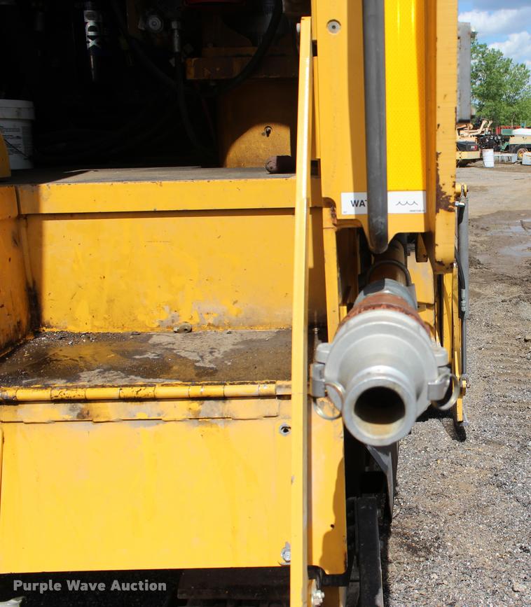 image for item L1996 2010 Volvo MT2000 pavement milling machine