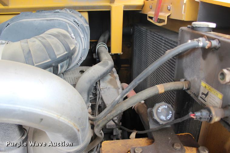 image for item L1996 2010 Volvo MT2000 pavement milling machine