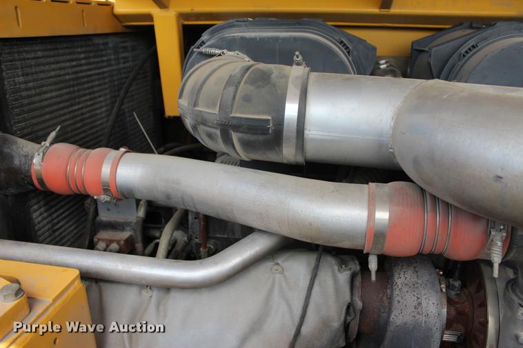 image for item L1996 2010 Volvo MT2000 pavement milling machine