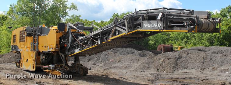 image for item L1996 2010 Volvo MT2000 pavement milling machine