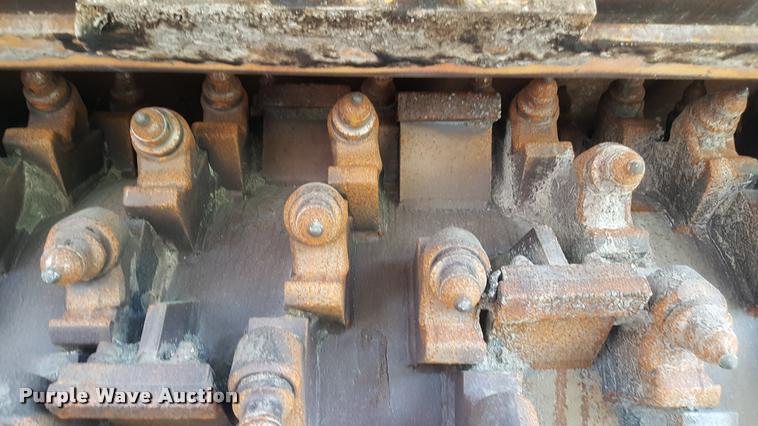 image for item L1996 2010 Volvo MT2000 pavement milling machine