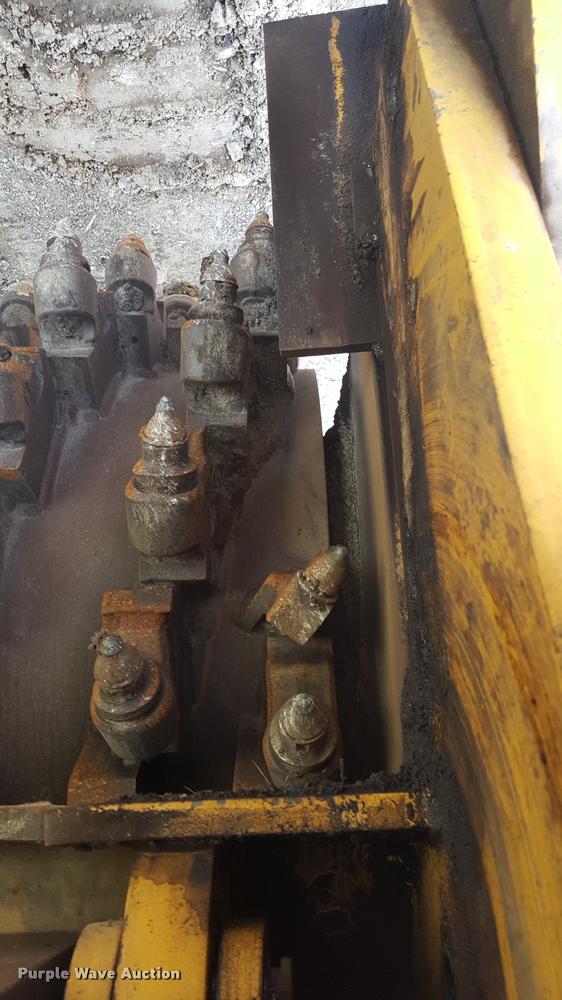 image for item L1996 2010 Volvo MT2000 pavement milling machine