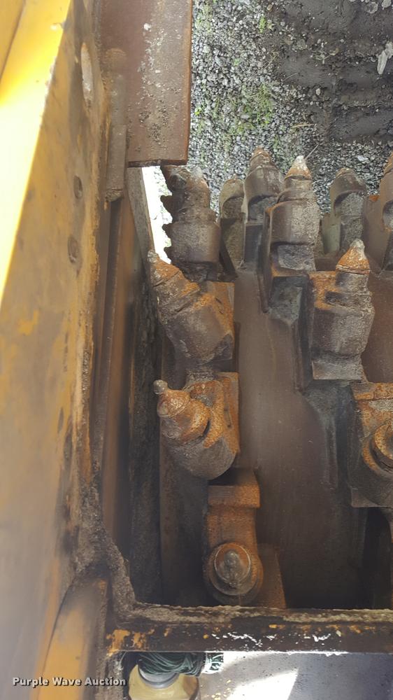 image for item L1996 2010 Volvo MT2000 pavement milling machine