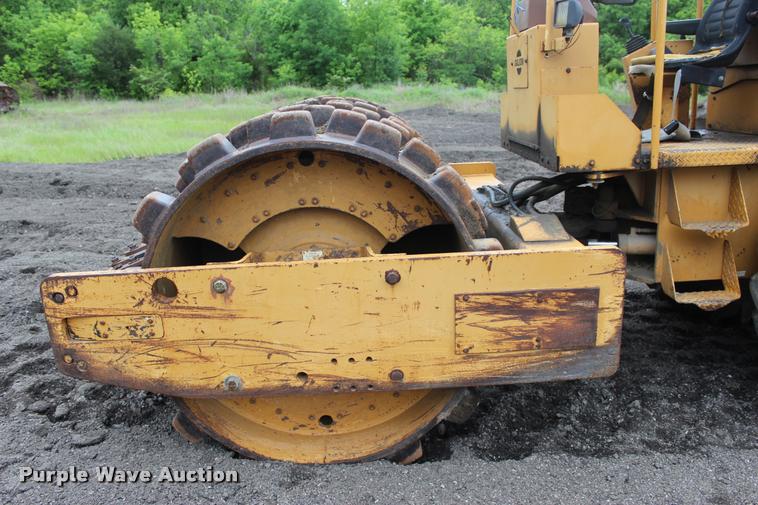 image for item L3037 Galion PD784 padfoot roller