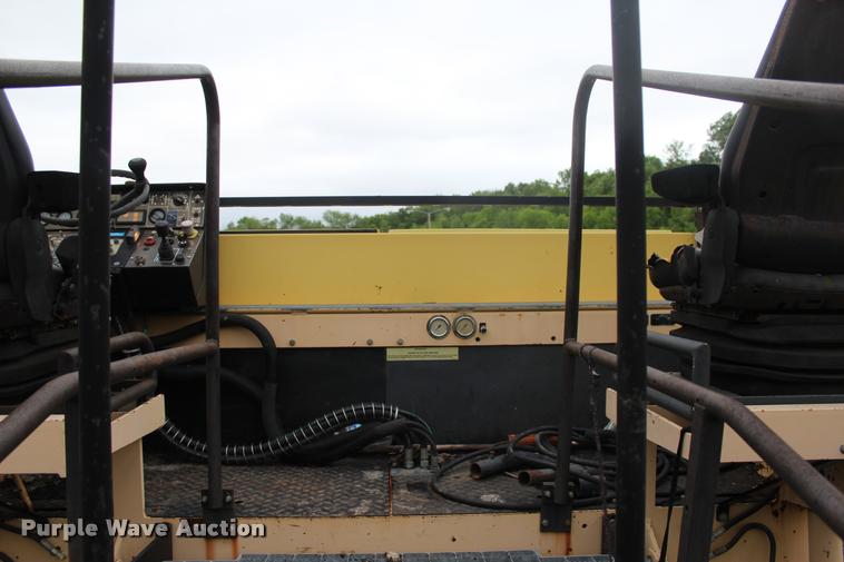 image for item L3038 2006 Dynapac F121-6W paver