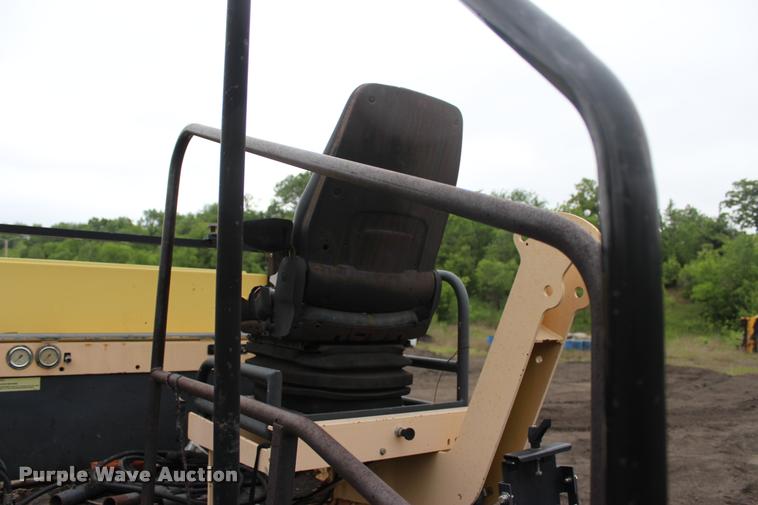 image for item L3038 2006 Dynapac F121-6W paver