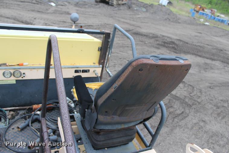 image for item L3038 2006 Dynapac F121-6W paver