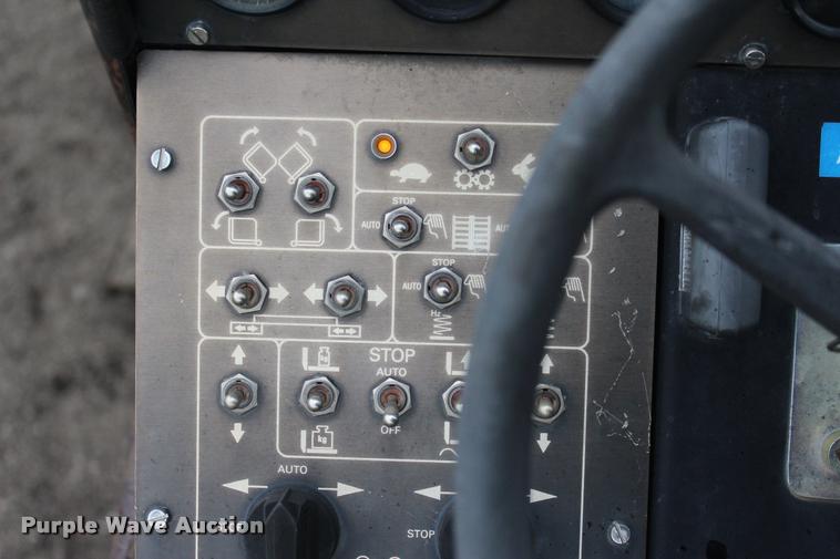 image for item L3038 2006 Dynapac F121-6W paver