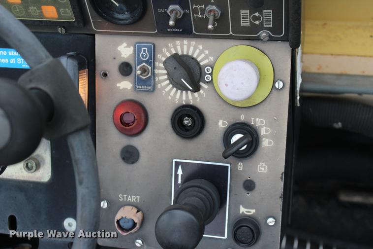 image for item L3038 2006 Dynapac F121-6W paver