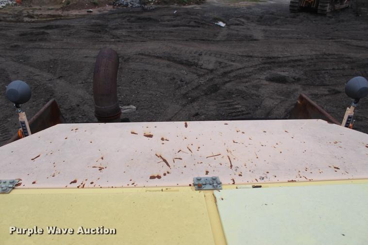 image for item L3038 2006 Dynapac F121-6W paver