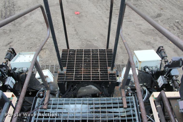 image for item L3038 2006 Dynapac F121-6W paver