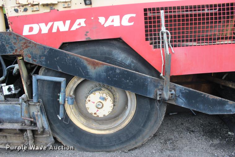 image for item L3038 2006 Dynapac F121-6W paver