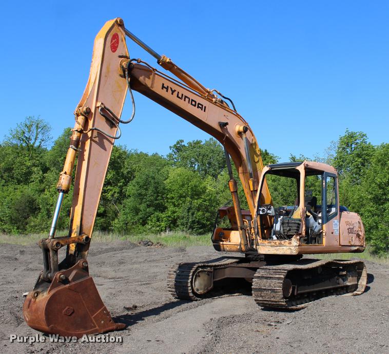 image for item L3043 1996 Hyundai 130LC-3 excavator