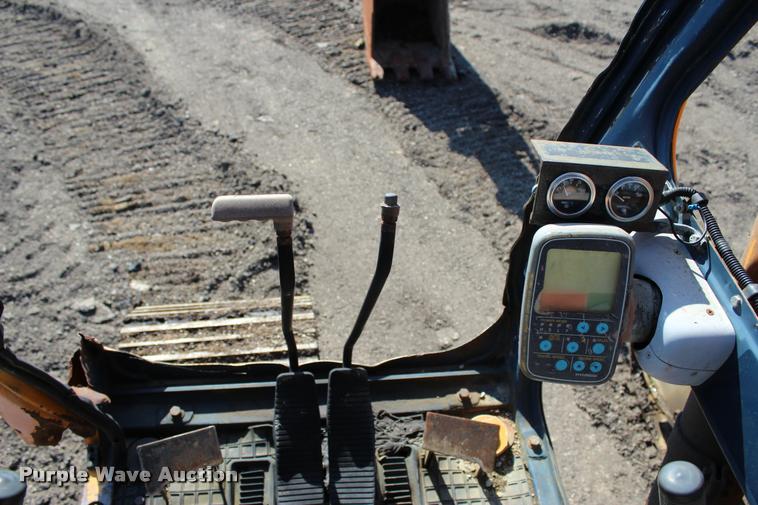 image for item L3043 1996 Hyundai 130LC-3 excavator