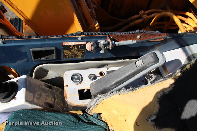 image for item L3043 1996 Hyundai 130LC-3 excavator