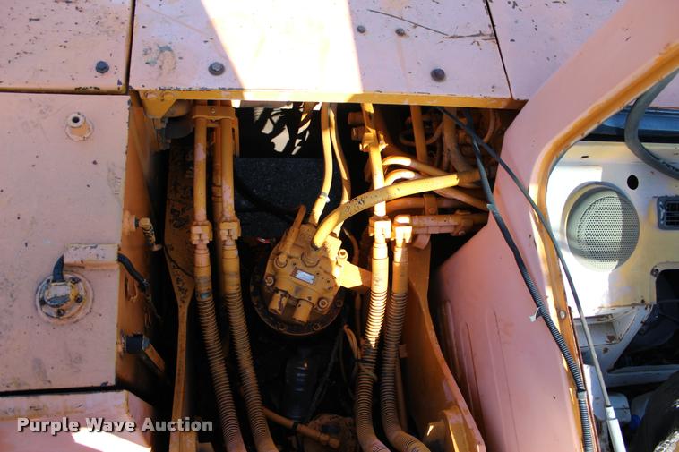 image for item L3043 1996 Hyundai 130LC-3 excavator