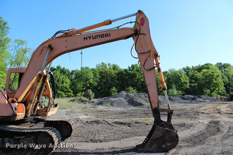 image for item L3043 1996 Hyundai 130LC-3 excavator