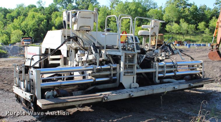 image for item L3044 1997 Cedarapids CR461 paver