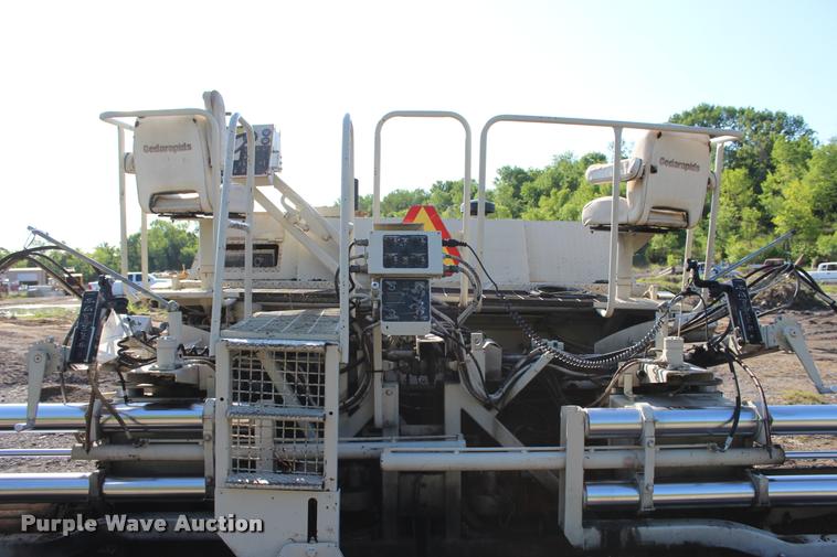 image for item L3044 1997 Cedarapids CR461 paver