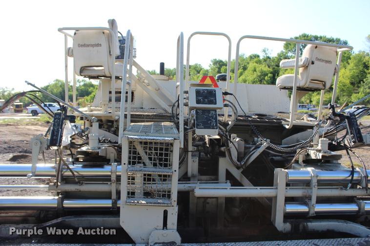 image for item L3044 1997 Cedarapids CR461 paver