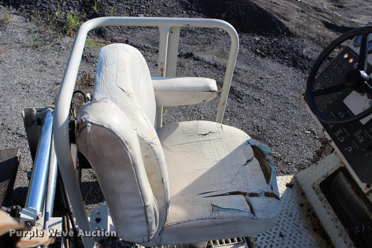 image for item L3044 1997 Cedarapids CR461 paver