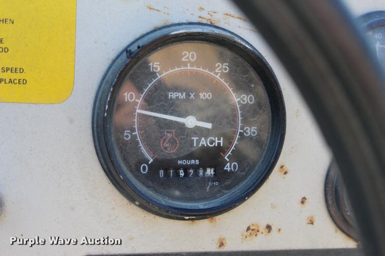 image for item L3044 1997 Cedarapids CR461 paver