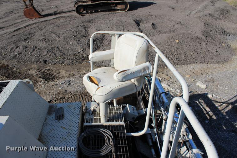 image for item L3044 1997 Cedarapids CR461 paver