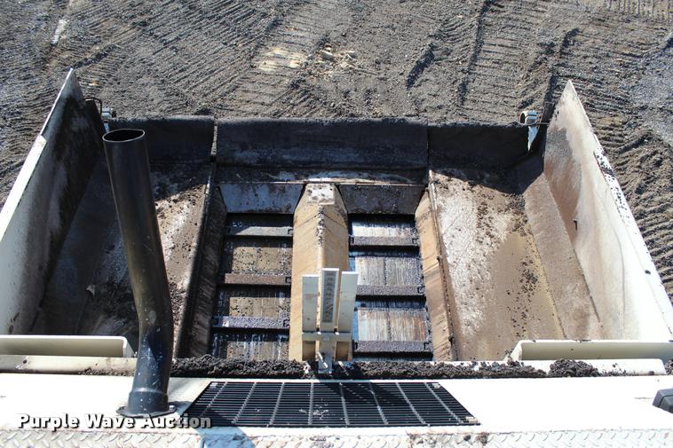 image for item L3044 1997 Cedarapids CR461 paver