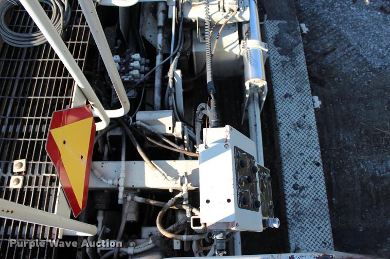 image for item L3044 1997 Cedarapids CR461 paver