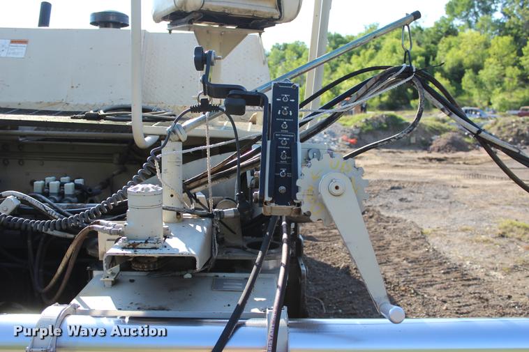 image for item L3044 1997 Cedarapids CR461 paver