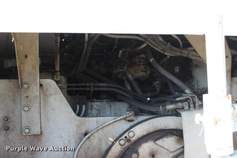 image for item L3044 1997 Cedarapids CR461 paver