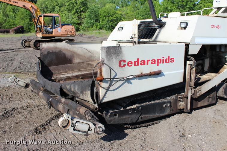 image for item L3044 1997 Cedarapids CR461 paver