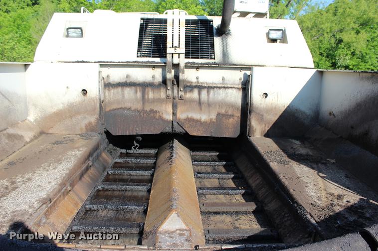 image for item L3044 1997 Cedarapids CR461 paver