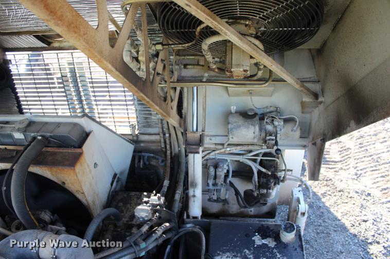 image for item L3044 1997 Cedarapids CR461 paver