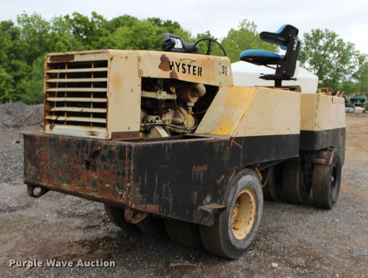 image for item L3045 Hyster C530A pneumatic roller