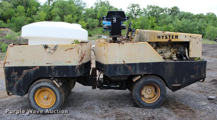 image for item L3045 Hyster C530A pneumatic roller