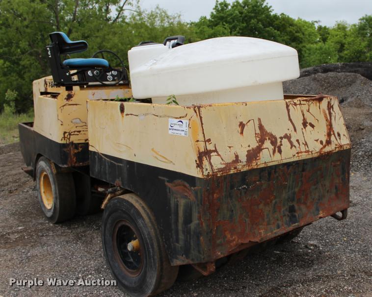 image for item L3045 Hyster C530A pneumatic roller