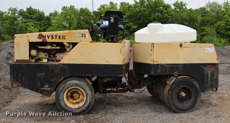 image for item L3045 Hyster C530A pneumatic roller