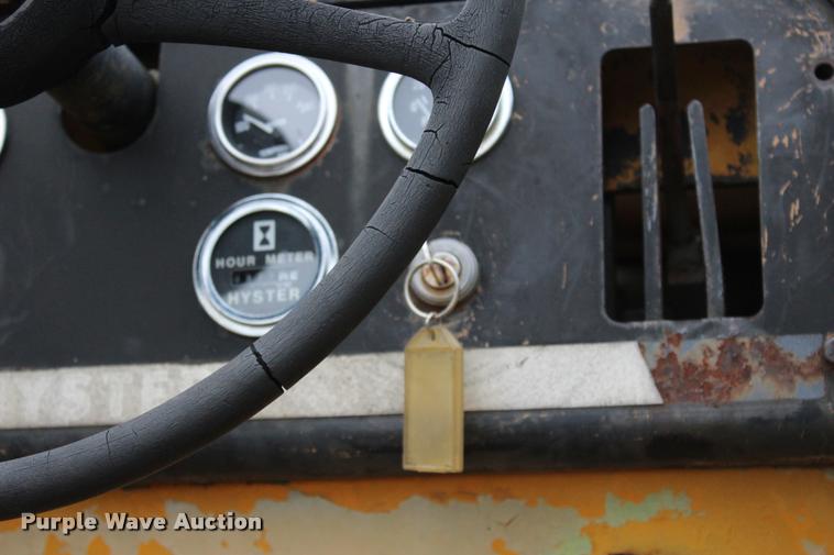 image for item L3045 Hyster C530A pneumatic roller