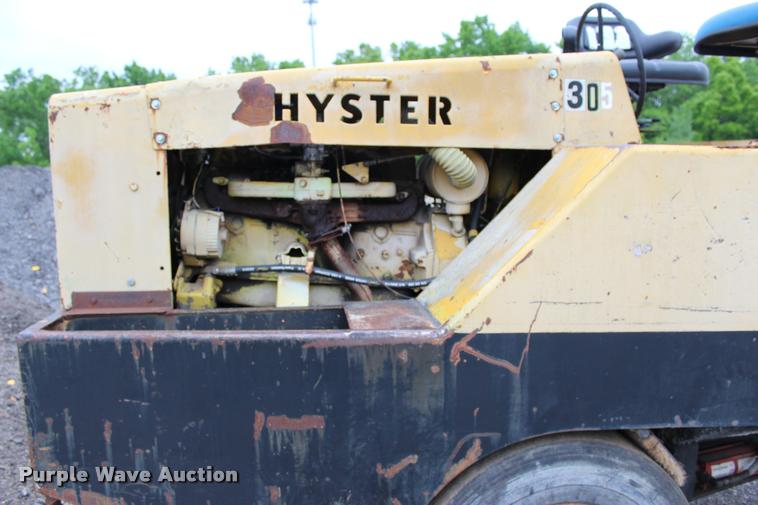 image for item L3045 Hyster C530A pneumatic roller