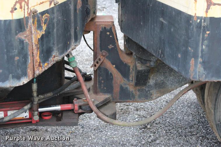 image for item L3045 Hyster C530A pneumatic roller