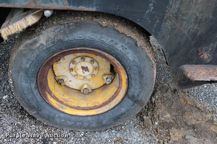 image for item L3045 Hyster C530A pneumatic roller