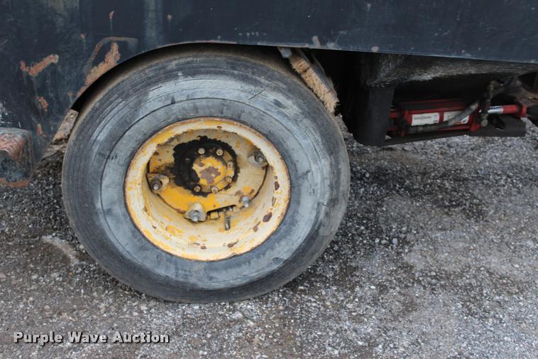 image for item L3045 Hyster C530A pneumatic roller