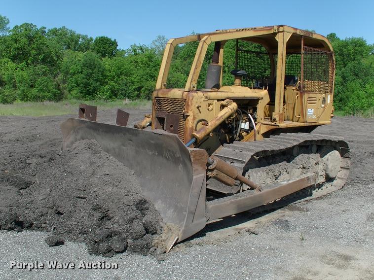 image for item L3046 1981 Dresser TD15C dozer