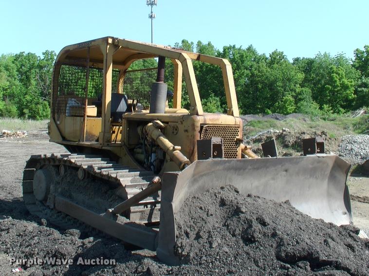 image for item L3046 1981 Dresser TD15C dozer