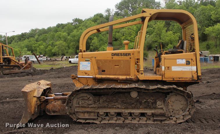 image for item L3048 1995 Dresser TD8H dozer