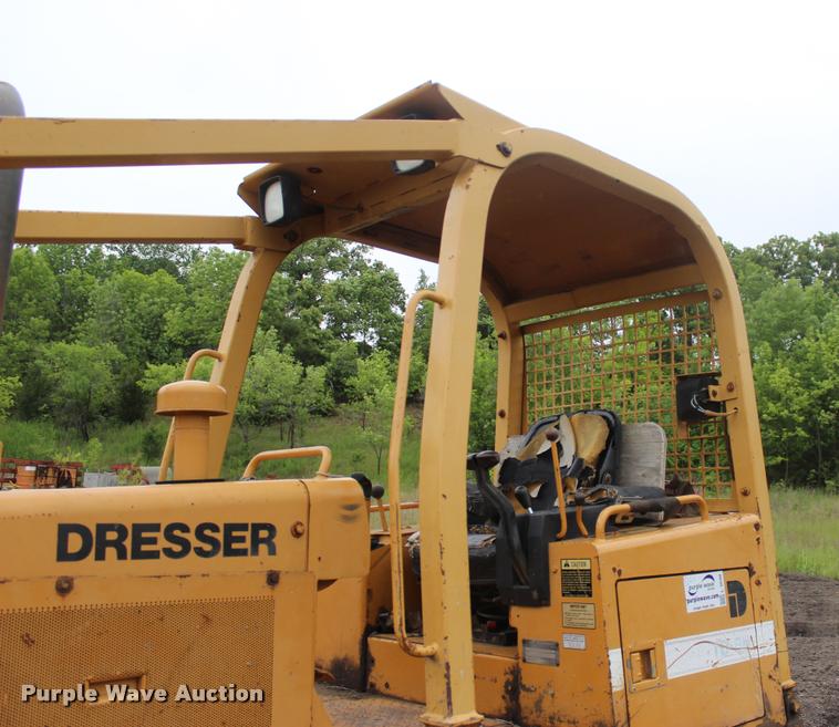 image for item L3048 1995 Dresser TD8H dozer